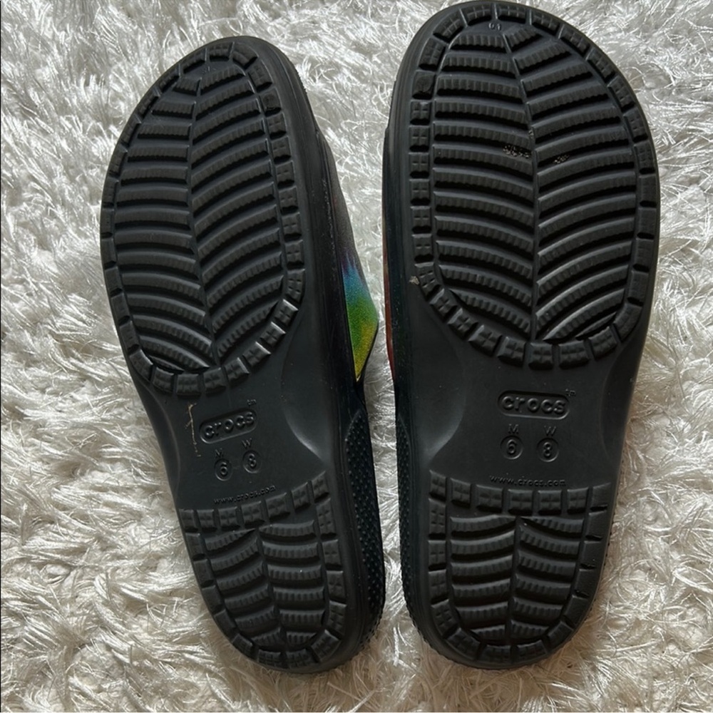 CROCS Kids' Multicolor Tie-Dye Slide Sandals - Picture 4 of 8